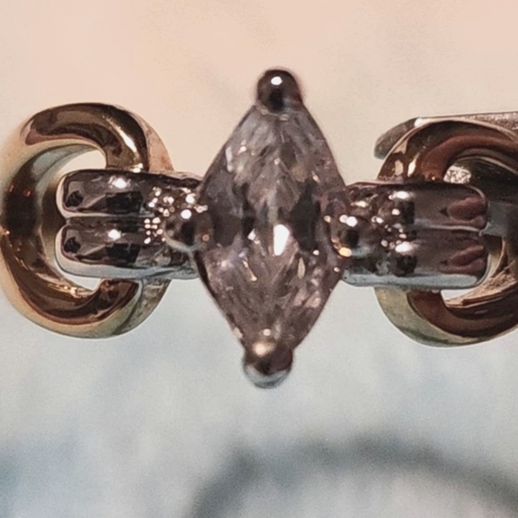 CZ pear shaped, yellow and white gold tone size 9 - Picture 1 of 7